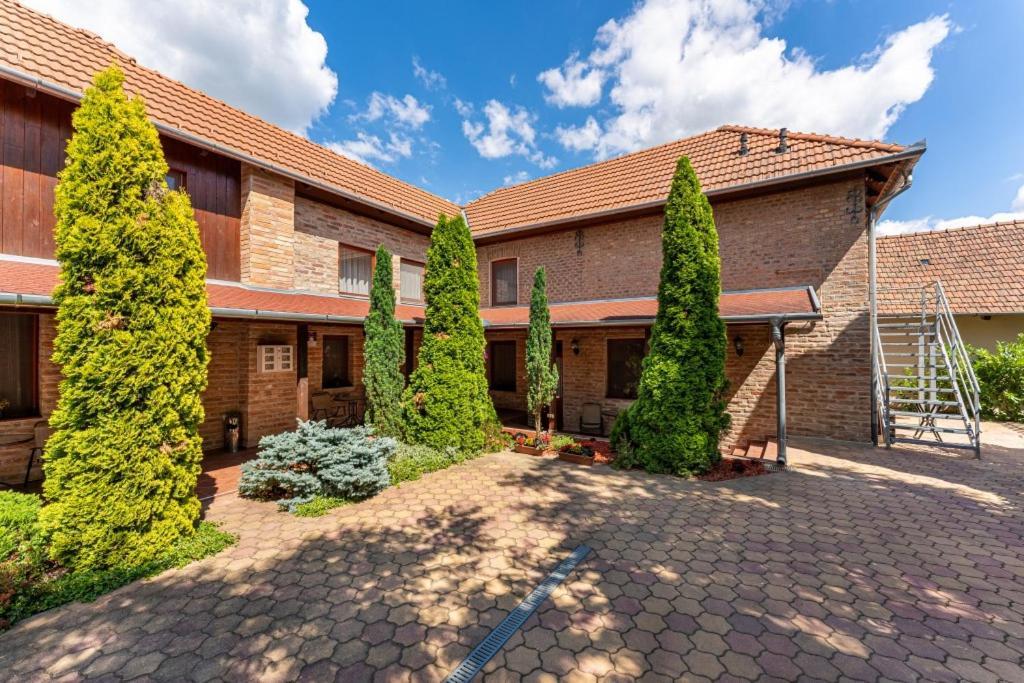 Varazsko Apartman Gyula Exteriör bild