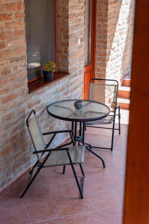 Varazsko Apartman Gyula Exteriör bild