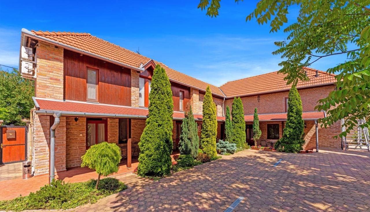 Varazsko Apartman Gyula Exteriör bild